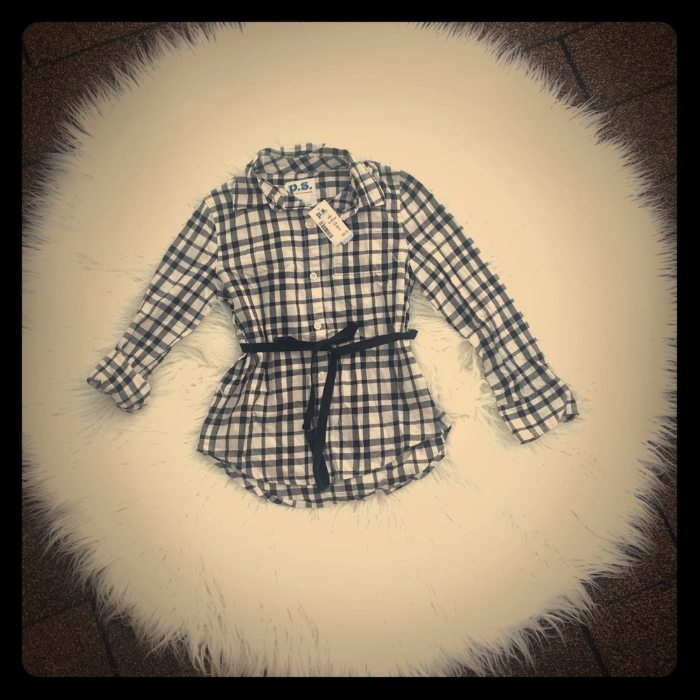 Button down plaid shirt🐼